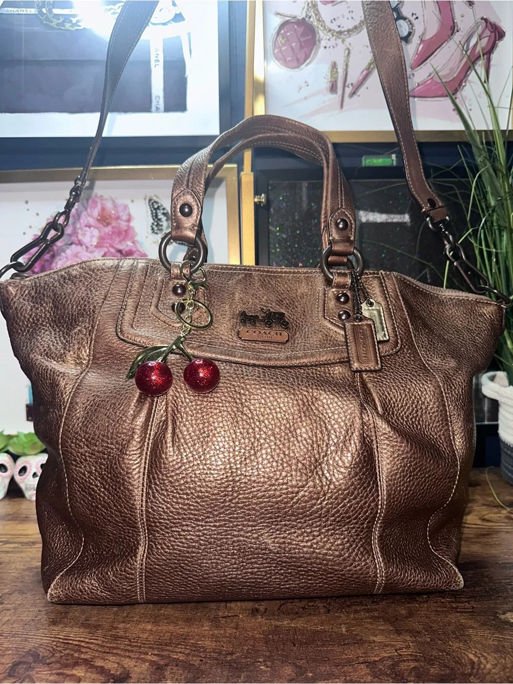 2009Coach Madison Claire satchel is crafted from metallic bronze pebbled leather - Picture 5 of 13